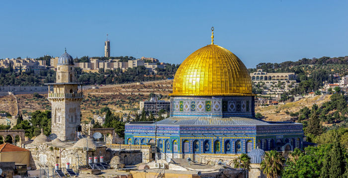 A mesquita de Al-Aqsa, construída em Jerusalém, está localizada dentro dos limites da Cidade Velha.
