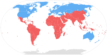 A regionalização do mundo entre os países do Norte desenvolvido (azul) e do Sul subdesenvolvido (vermelho)