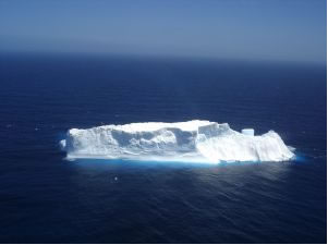 Os icebergs são constituídos de água doce