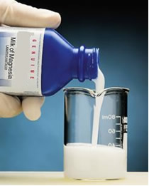Quando disperso em água, o hidróxido de magnésio dá origem ao leite de magnésia