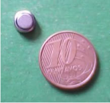 Tamanho da pilha de mercúrio em comparação com uma moeda